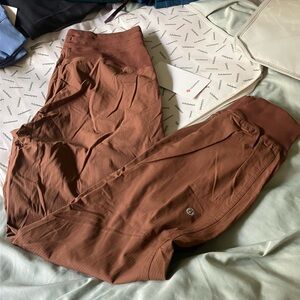 NWT Lululemon Dance Studio Mid-Rise Jogger, Sz 6, Roasted Brown